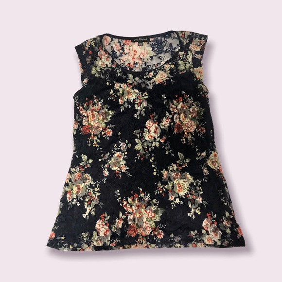 🌟SALE 2/$10.00‼️ JUST DIVINE Women’s Navy Floral / Lace short sleeve Top size M - Picture 2 of 5